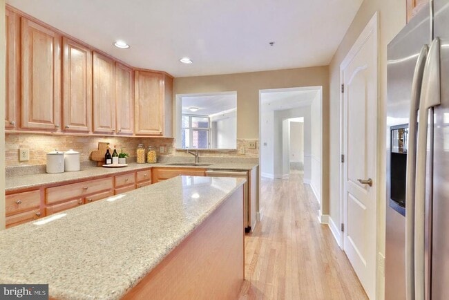 Building Photo - 502 W Broad St