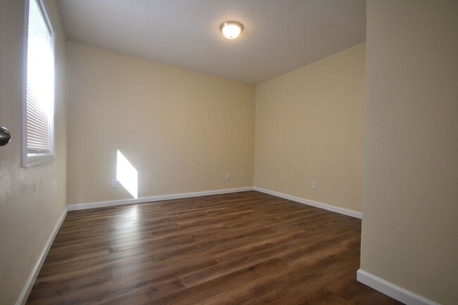 Building Photo - Lockwood Duplex