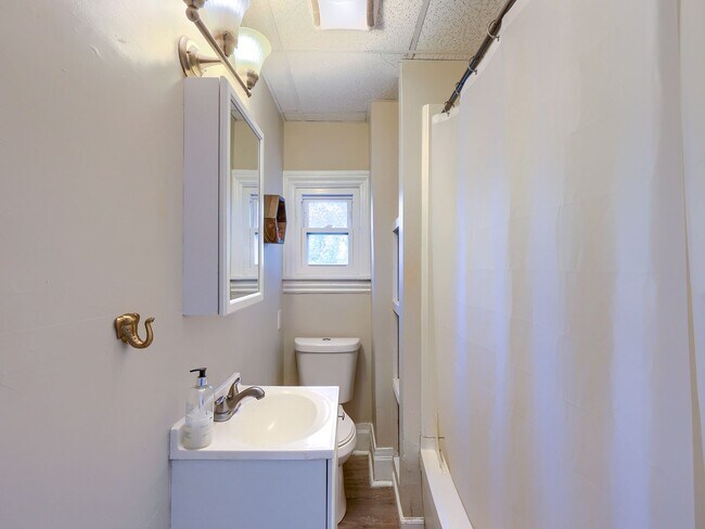 Building Photo - 206 Hamilton St