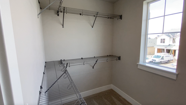 Building Photo - Petrosa Townhouse 3 BR - 2 ½ BA w/ loft