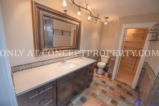 Building Photo - Attractive 4 Bed 3 Bathroom Home: Backing Park - 2 Car Garage