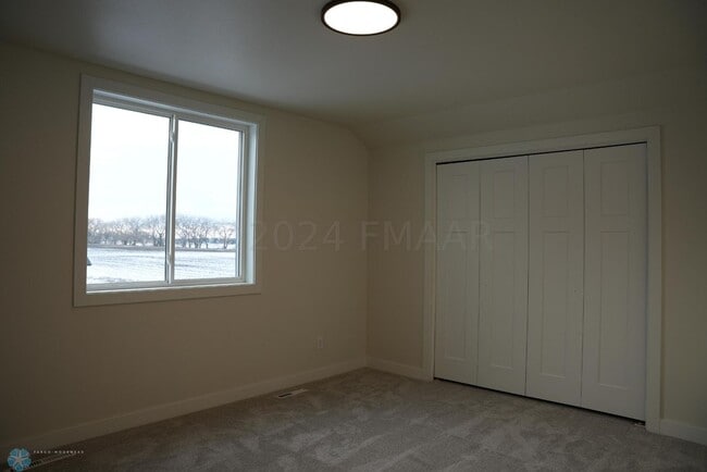 Building Photo - 1606 6th Ave NE