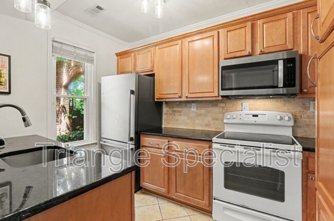 Building Photo - 1021 Brighthurst Dr