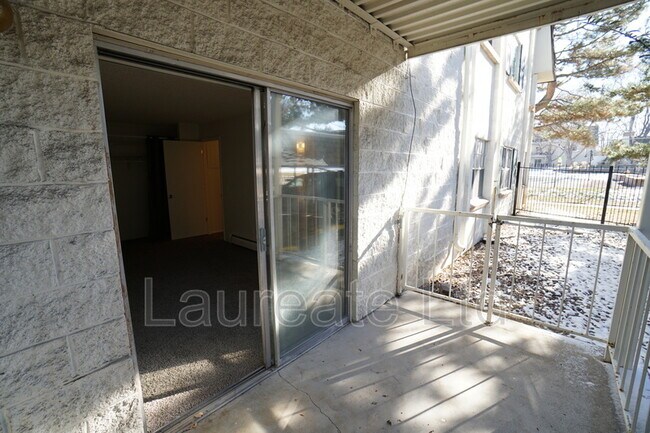Building Photo - 2225 S Jasmine St