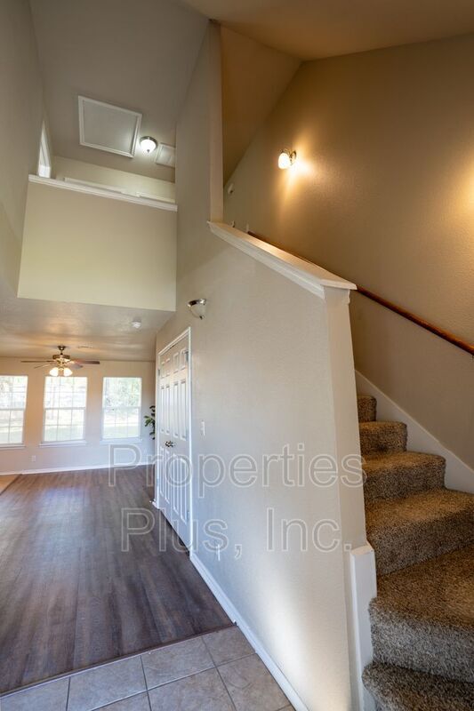 Building Photo - 977 Hamilton Falls