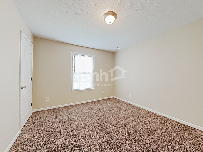 Building Photo - 2383 Temple View Dr