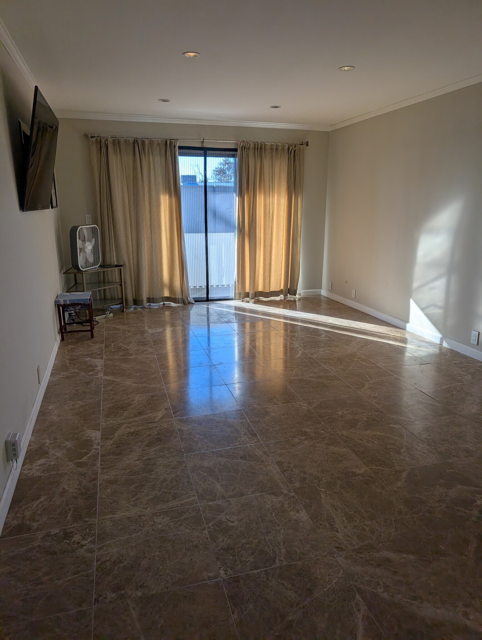 Building Photo - 1855 Diamond St