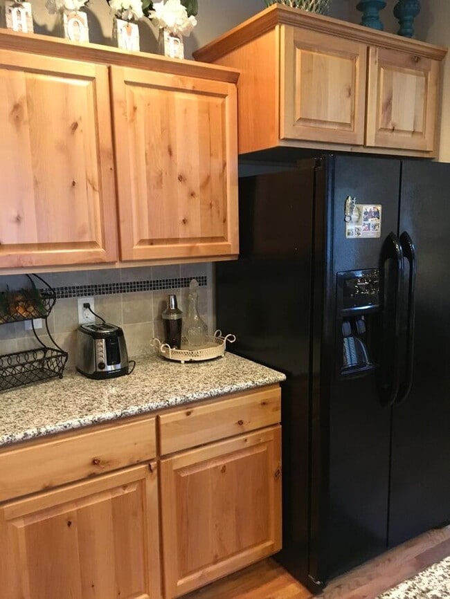 Building Photo - Stunning 3 Bed / 2.5 Bath 2-Story Home in ...