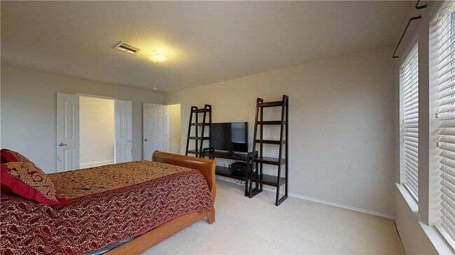 Building Photo - 9948 Southgate Dr