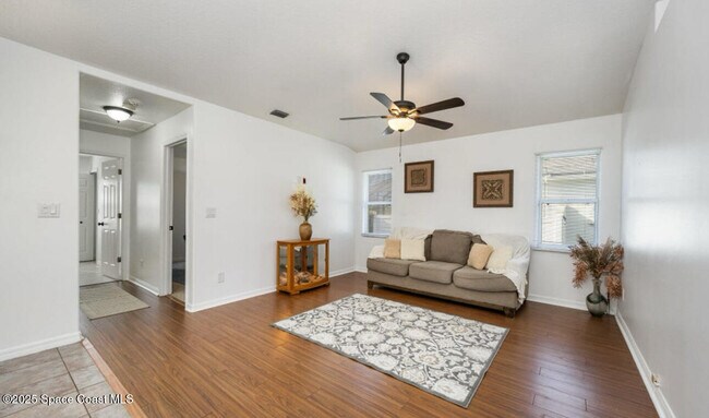 Building Photo - 805 7 Gables Cir SE