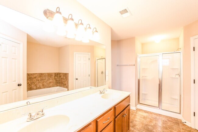 Building Photo - 2847 Flora Lee Dr