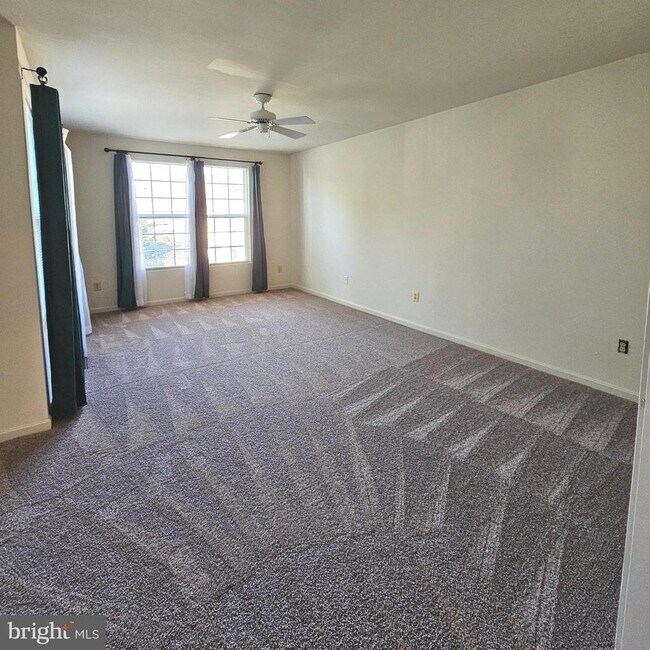 Building Photo - 13120 Misty Glen Ln
