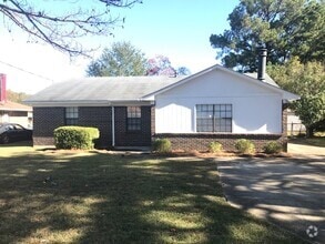 Building Photo - 752 Amity Ln