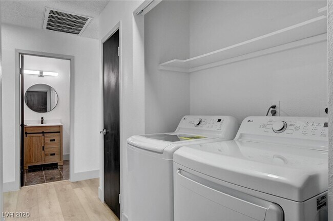 Building Photo - 4012 N Mira Ln