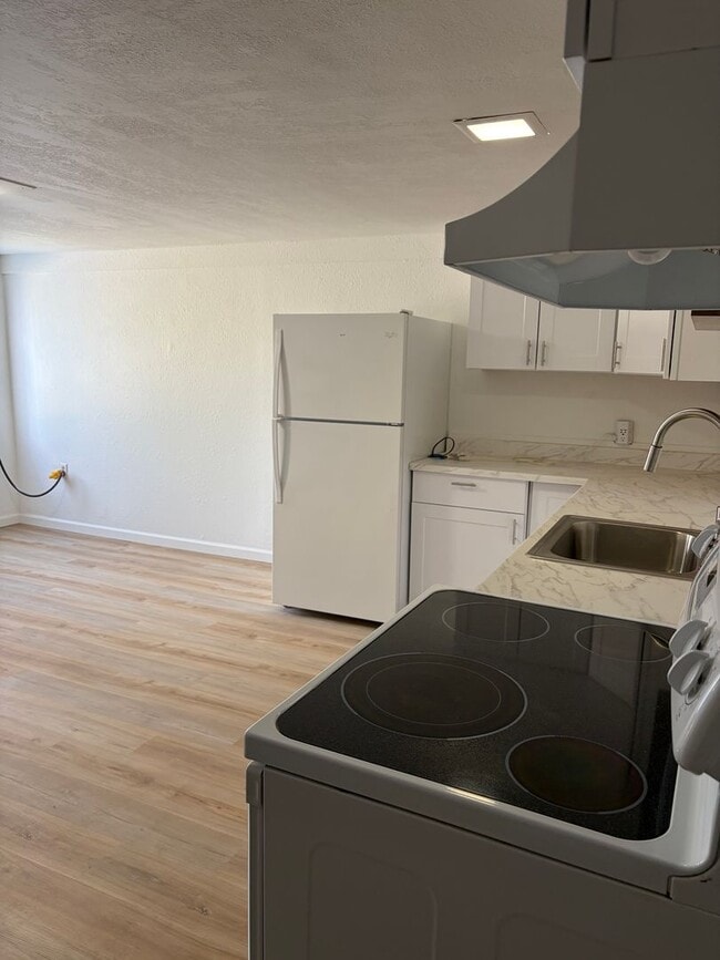 Building Photo - Newly Remodeled One Bedroom Apartment in Newberg