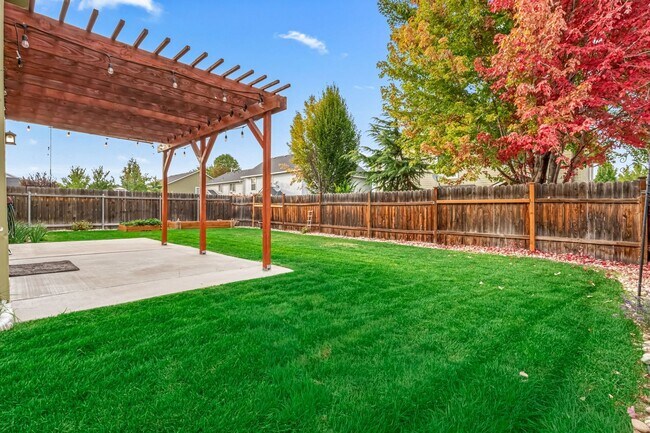 Building Photo - Prime SE Boise 3bd/2.5ba Home!