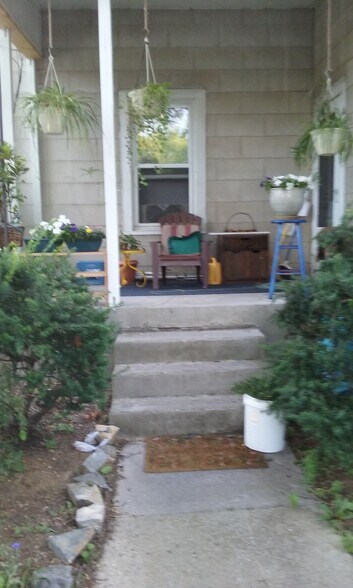 Building Photo - 444 Roanoke St E