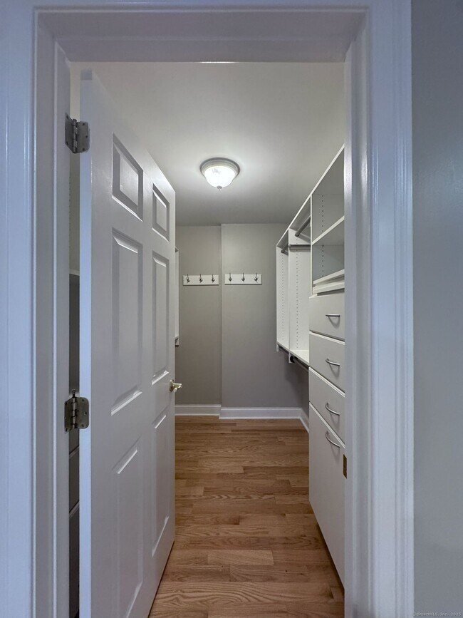 Building Photo - 8 Ellsworth Pl