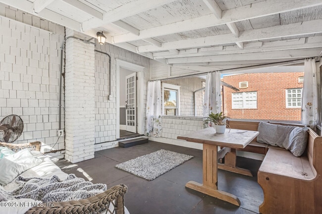 Building Photo - 2756 Oak St