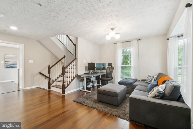 Building Photo - 9525 Oakhurst Dr