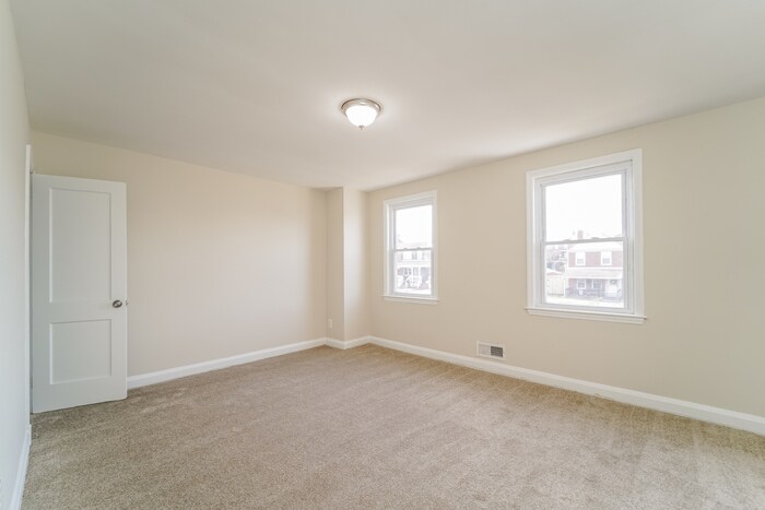 Building Photo - 1917 Searles Rd