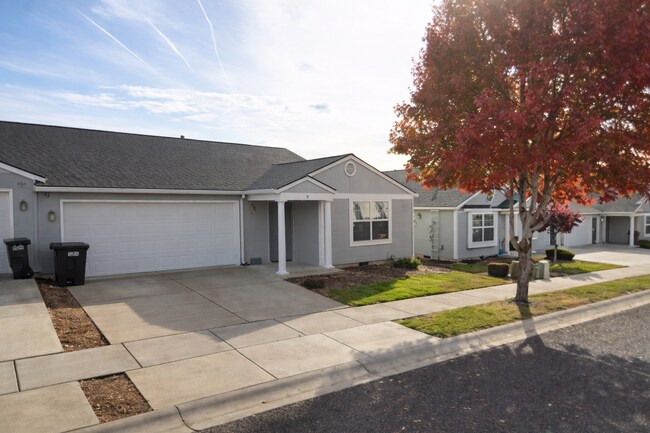 Building Photo - Peach111 (CWP)