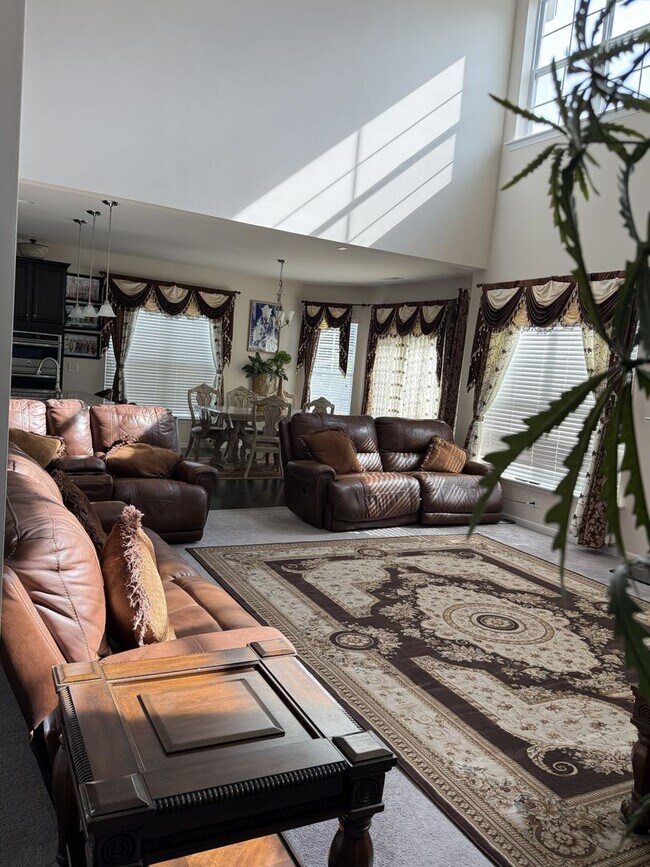 Building Photo - Beautiful 5BR home in Great School district