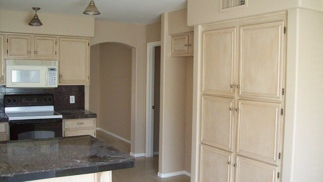 Building Photo - 802 E Rosemonte Dr