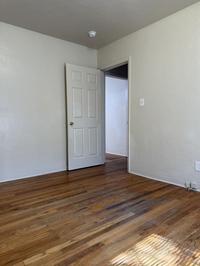Building Photo - Cozy 3 bedroom/1 bath for rent