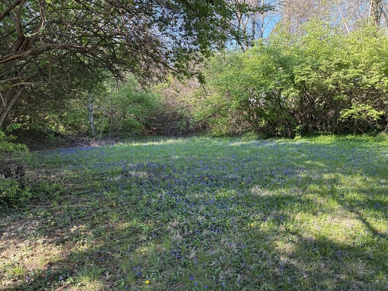 Building Photo - 5517 Surrey Ave