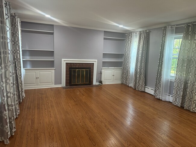 Building Photo - 3896 Drexel Ave