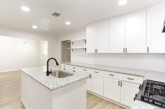 Building Photo - Single Story Home Near Tom Slick Park