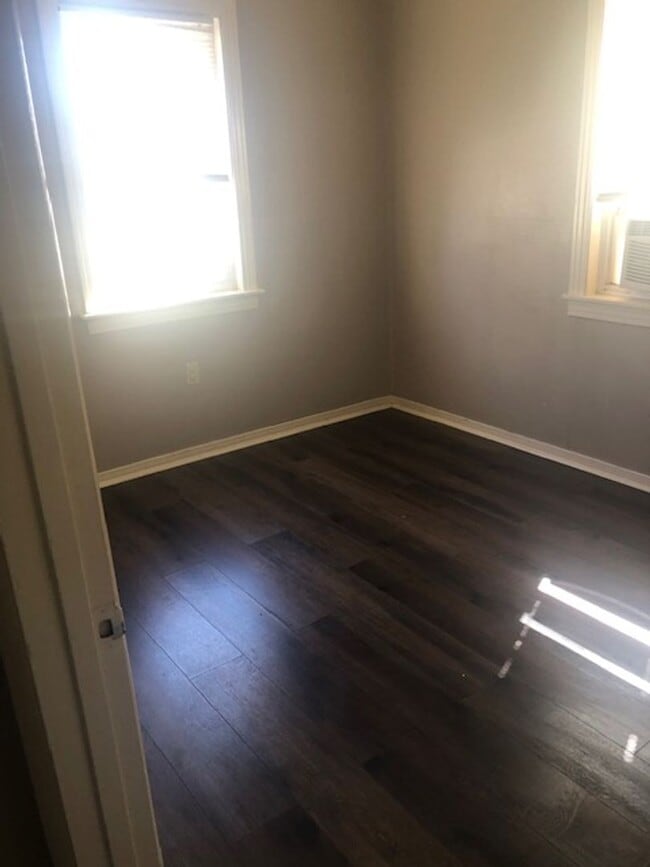 Building Photo - dgr521