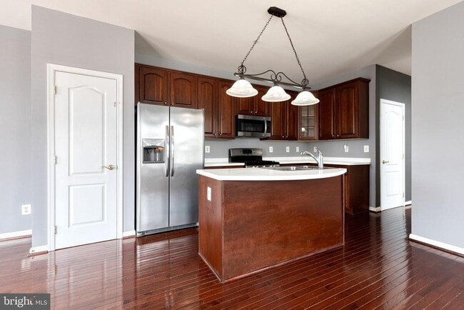 Building Photo - 1942 Glenroths Dr