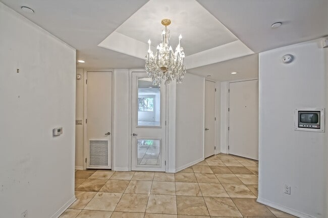 Building Photo - **Move in Special $1000 Off Third Months Rent** Remodeled Corner 3+2 Unit with Luxury Finishes Ne...