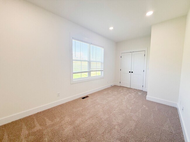 Building Photo - Tristan Style 3-Bedroom w/ Flex Room + Summer Special