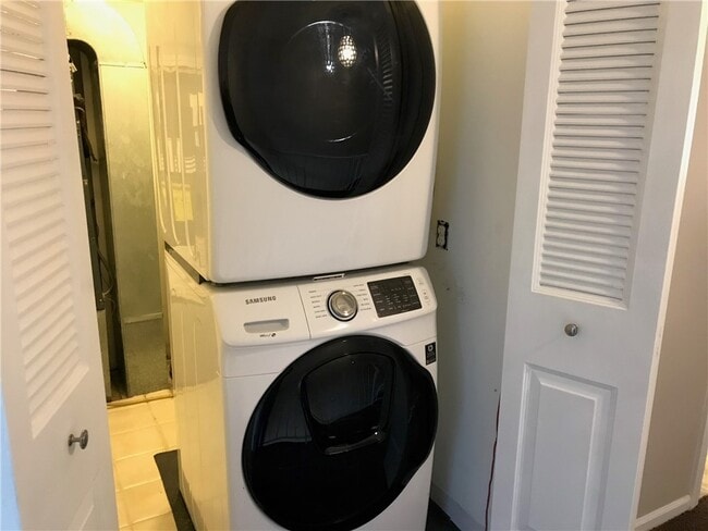 Building Photo - 265 Bay Village Dr