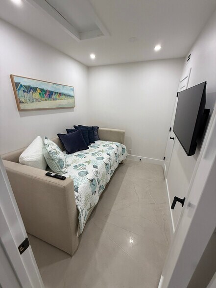 Building Photo - 407 Hendricks Isle