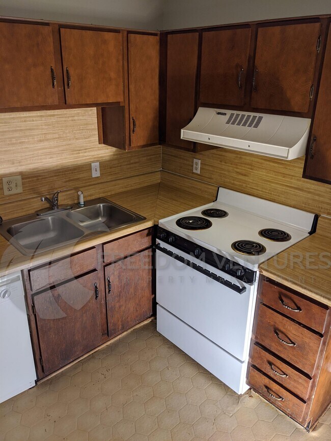 Building Photo - 2300 Grayson Valley Dr
