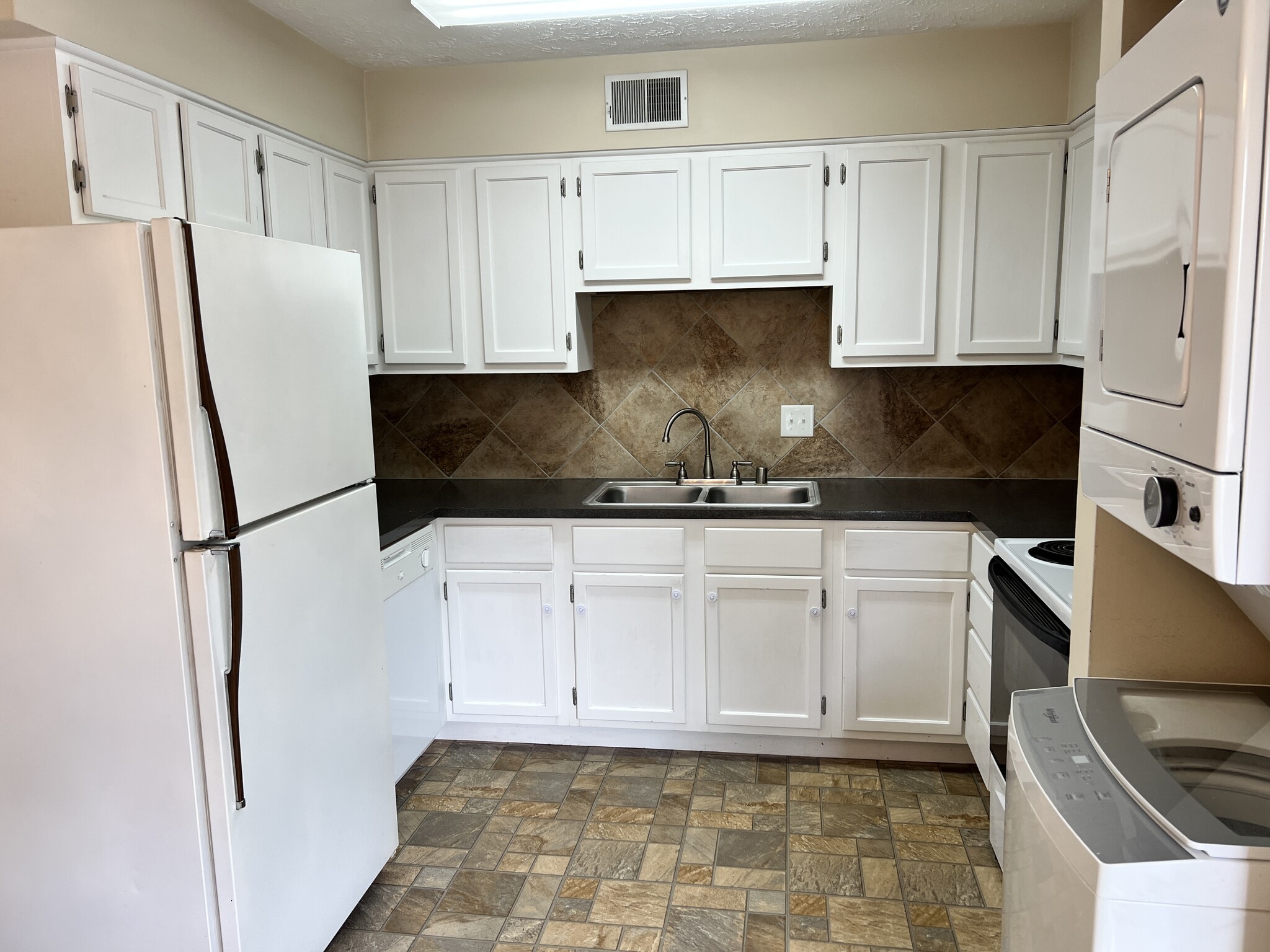 Kitchen - 1310 Louisville Rd