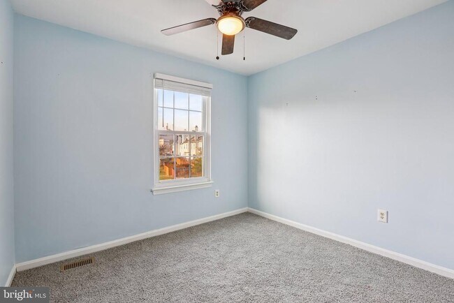 Building Photo - 1305 Riverwood Way