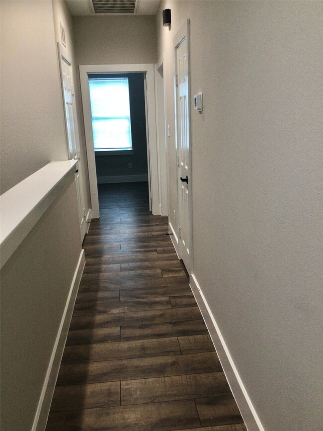 Building Photo - 2109 Marnel Rd