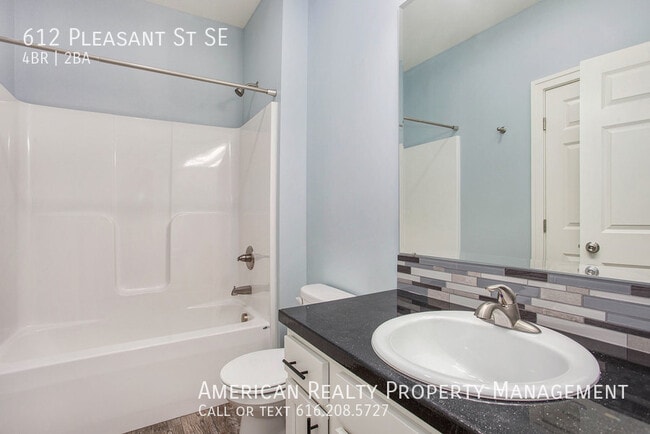 Building Photo - 612 Pleasant St SE