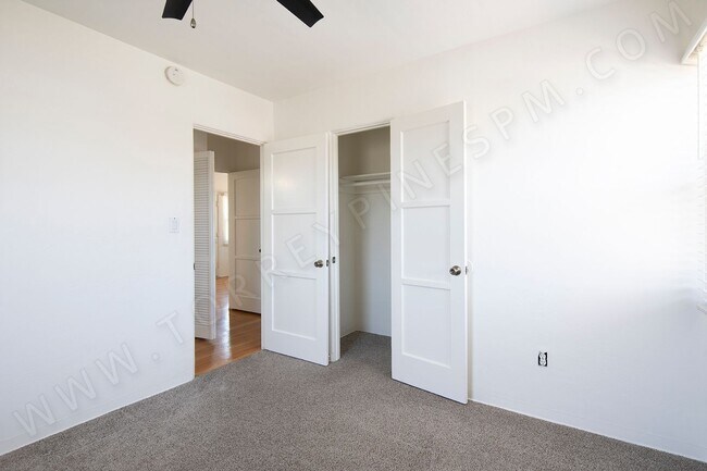 Building Photo - Bright 2 BR in Great Pacific Beach Locatio...