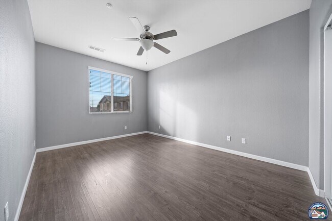 Building Photo - 315 Breezy Pl