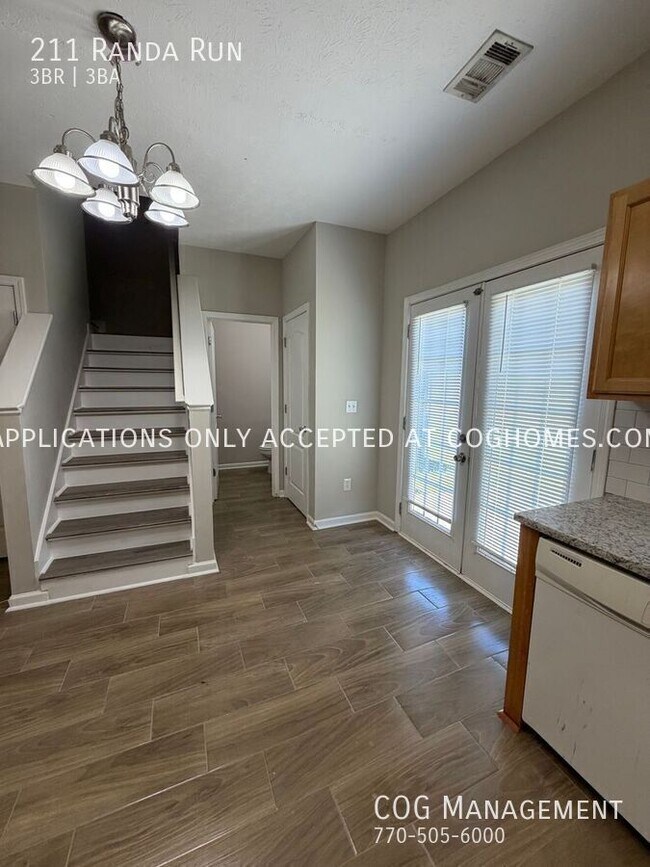 Building Photo - 211 Randa Run