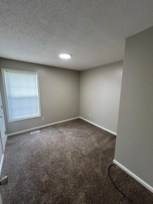 Building Photo - 91 Cavalier Ln