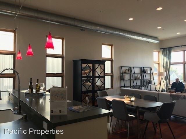 Building Photo - 2 br, 2.5 bath Apartment - 103 G Street