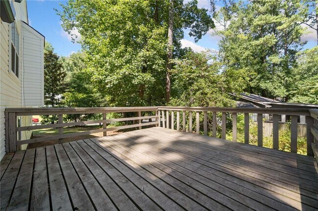 Building Photo - 4060 Oak Ferry Dr NE