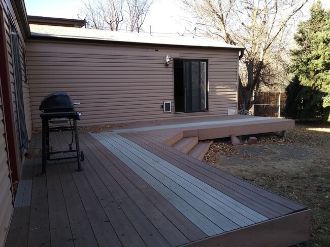 Building Photo - Virginia Village Home New Paint, Carpet, Blinds Backs up to Cherry Creek Trail